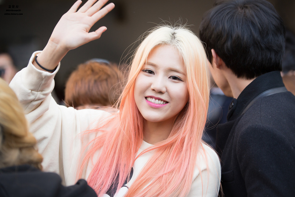 7 Idol yang Cantik dengan Rambut  Ash Pink iniKpop