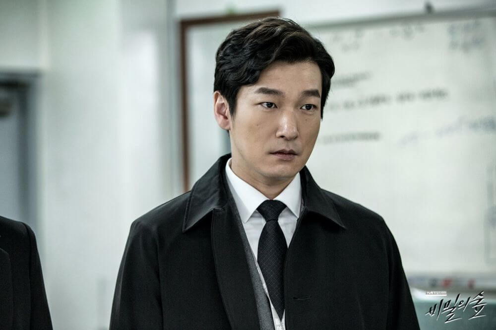 Cho Seung Woo sebagai Hwang Shi Mok