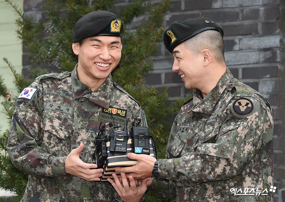 'BIGBANG' Taeyang dan Daesung Resmi Kembali dari Wajib  