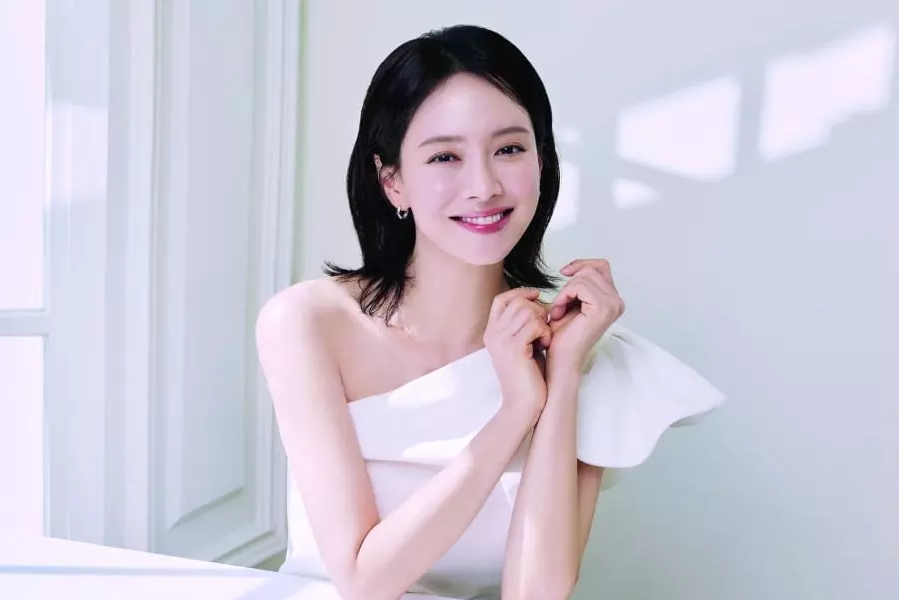 Song Ji Hyo Tandatangani Kontrak dengan Agensi Baru | iniKpop